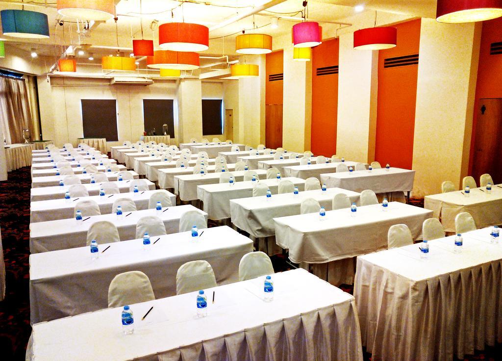 Iyarin @ Tuk Chang Hotel Bangkok Luaran gambar