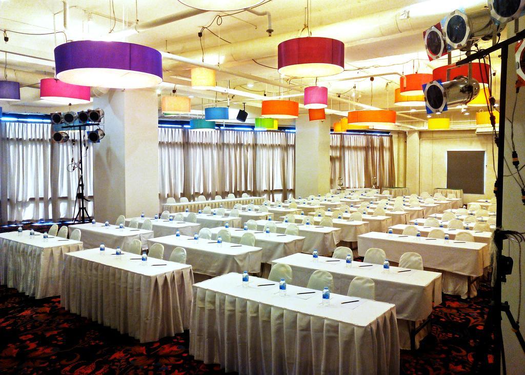 Iyarin @ Tuk Chang Hotel Bangkok Luaran gambar