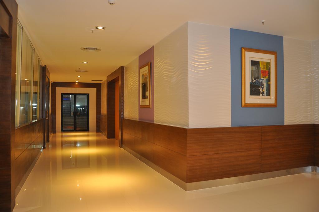 Iyarin @ Tuk Chang Hotel Bangkok Luaran gambar